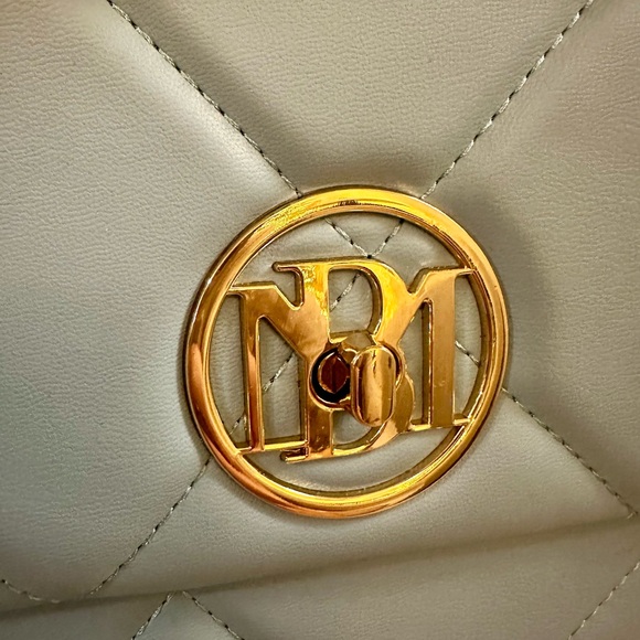 Badgley Mischka Spring Blue Vegan
Leather Small Quilted bag - Picture 3 of 10